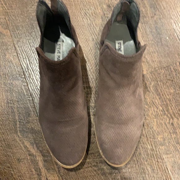 Steve Madden brown suede ankle booties, size 7.5 - Picture 2 of 4